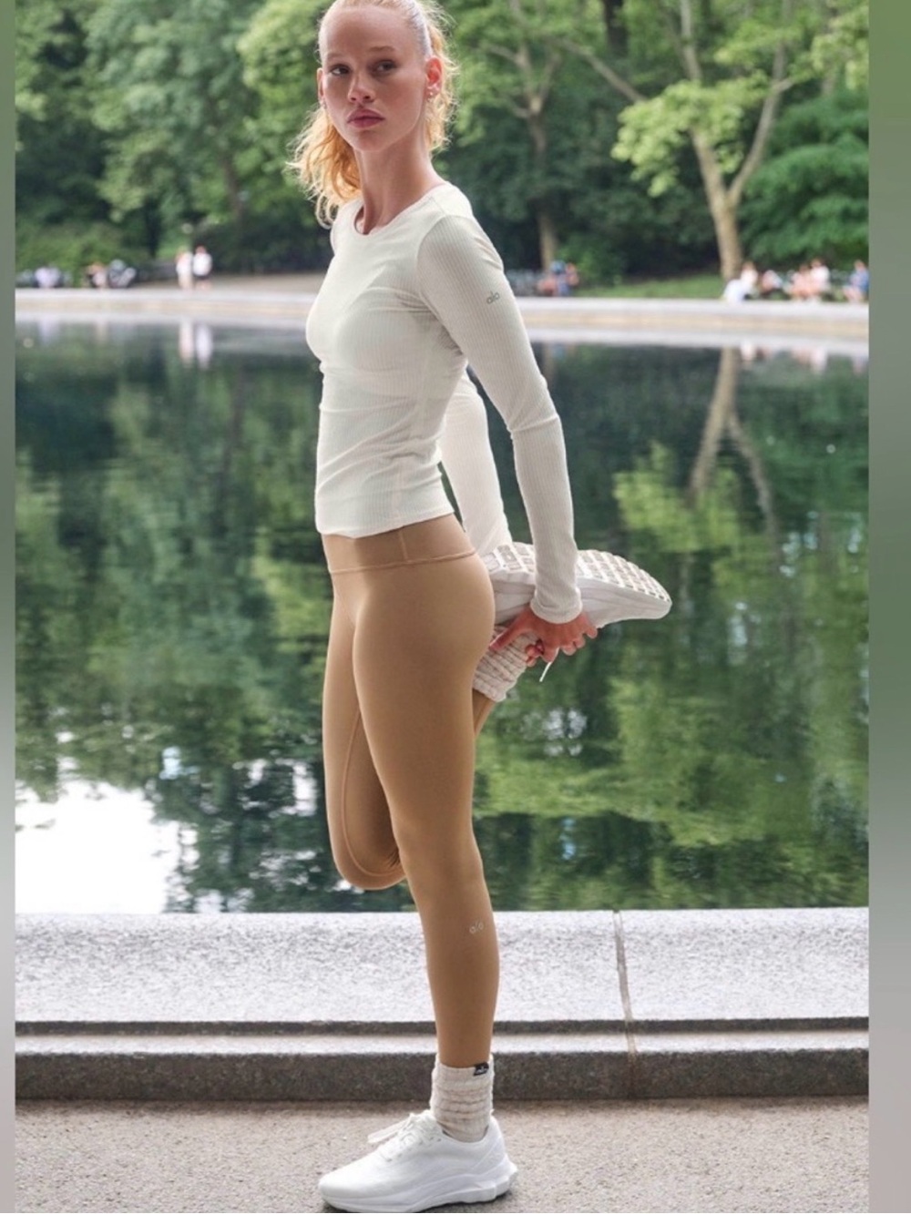 NWT - Alo Yoga Airlift Set ( 7/8 Leggings + Intrigue Bra) In XS/S Toasted almond